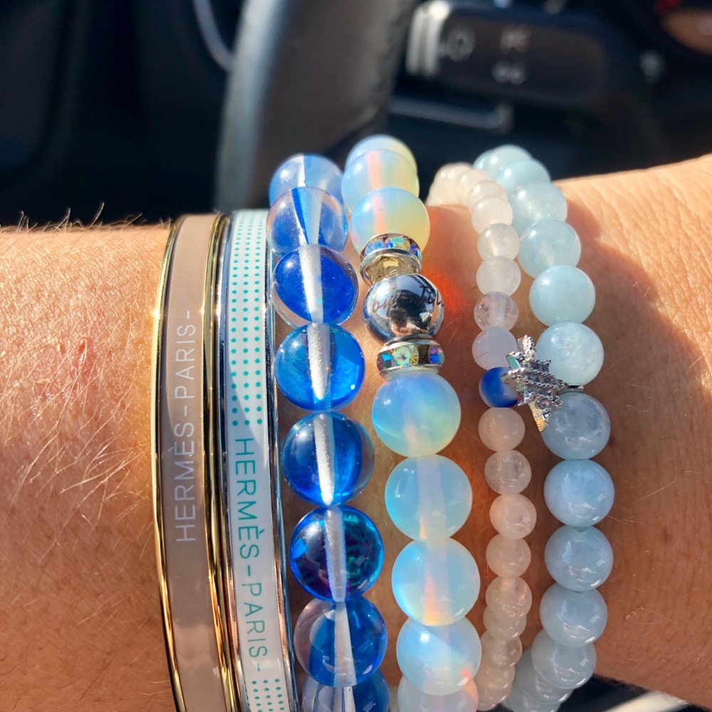 “SKY BLUE MYSTIC QUARTZ” Healing Crystal Bracelet - Picture 7 of 8